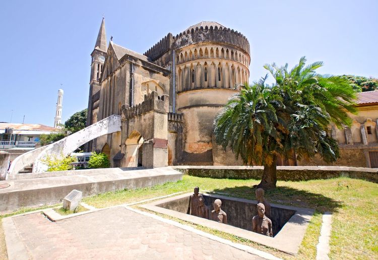 Mémorial du marché des esclaves et l'église anglicane.