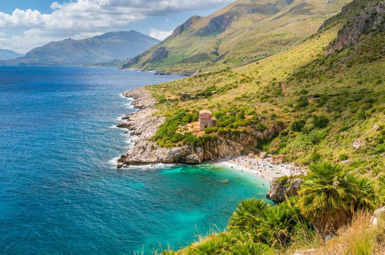 Plage cachée dans la réserve naturelle de Zingaro