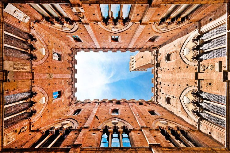 La Torre et le Palazzo pubblico vus depuis la cour de ce dernier