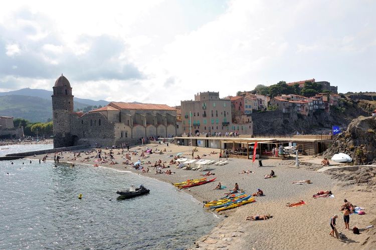 Der Strand von Collioure, am Fuße der Kapelle Saint-Vincent