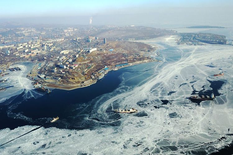 Baie de Zolotoy Rog (Corne d'Or) à Vladivostok, Russie