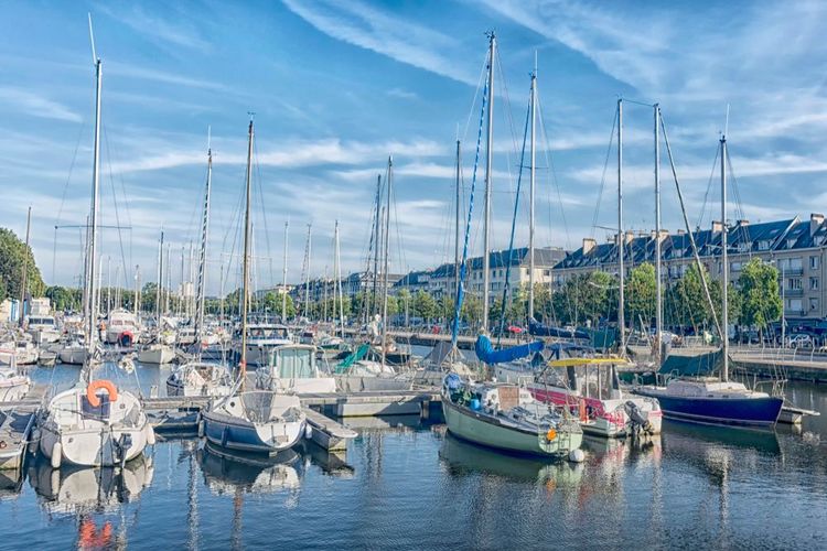 Le port de Caen, Normandie