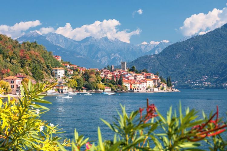 Vue aérienne de Malcesine et du lac de Garde