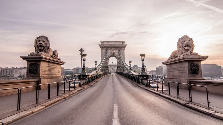 The Chain Bridge, the link between Buda and Pest