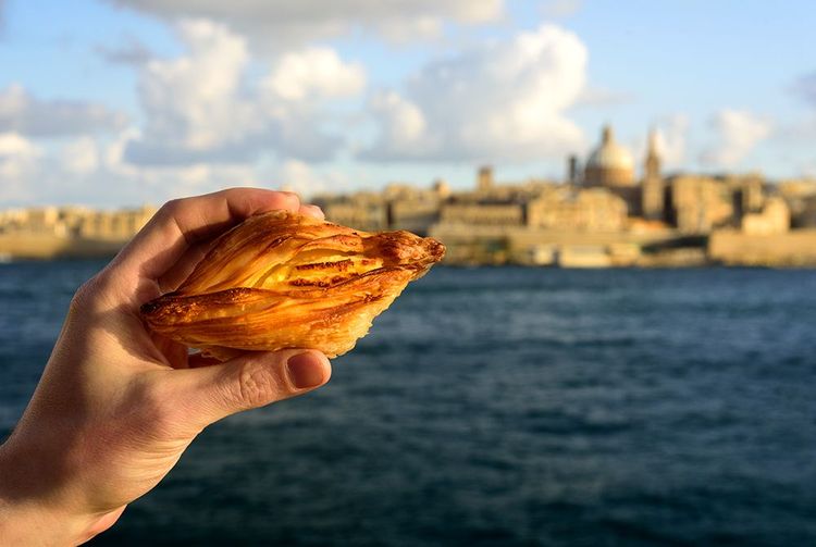 Le pastizz, une spécialité maltaise