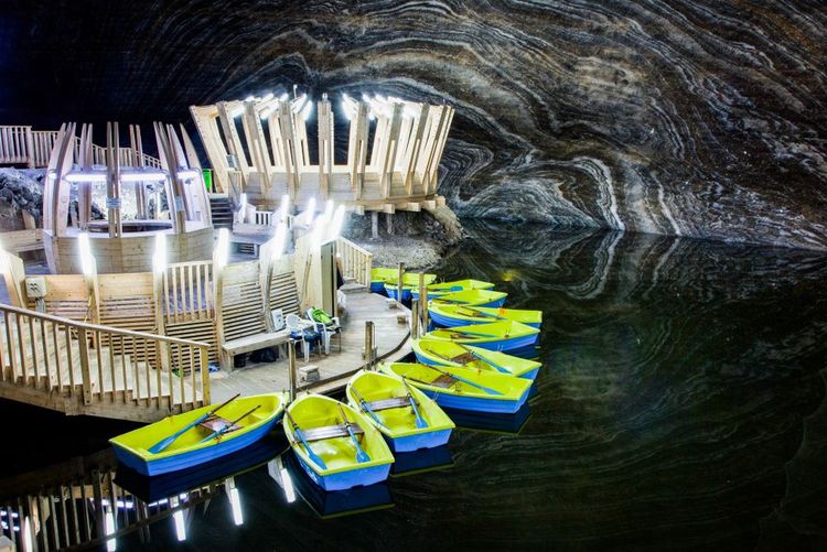 Les petits bateaux de la Salina Turda, Roumanie 