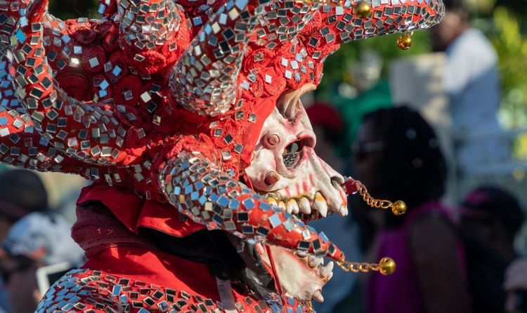 Masque impressionnant pendant le Carnaval de Martinique
