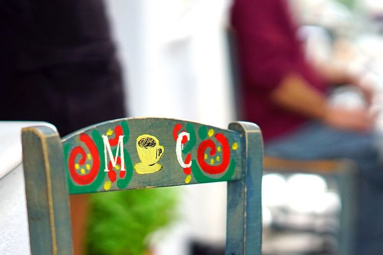 Dans un café de parikia