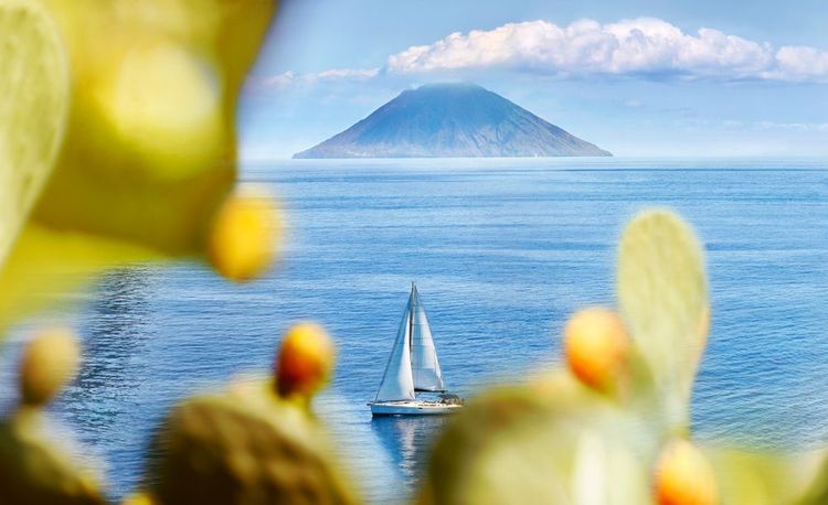 Plaisance à proximité du Stromboli