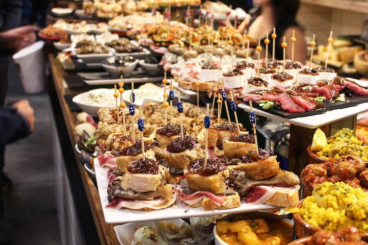 Buffet de Pintxos, à Bilbao.
