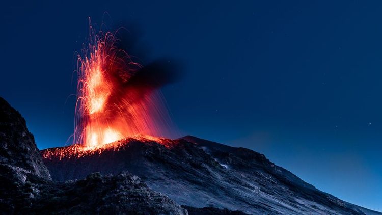 Spectaculaire éruption du Stromboli