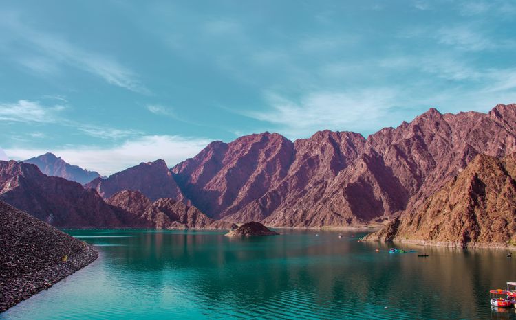 Visit the village of Hatta and its mountains