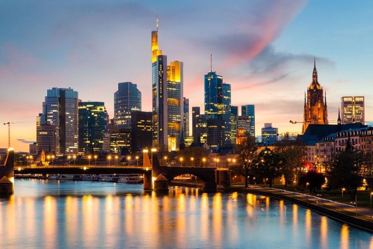 Frankfurts Nachtleben: Eine unvergessliche Reise durch die pulsierende Club- und Barszene
