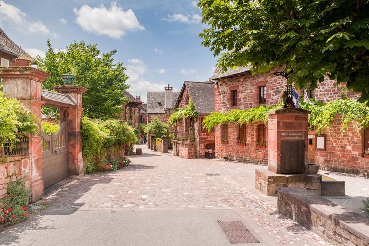 Collonges-La-Rouge: at the origins of the “Most Beautiful Villages in France”