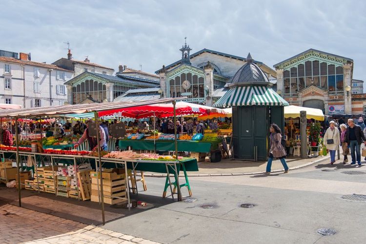 Le centre-ville de La Rochelle, un jour de marché