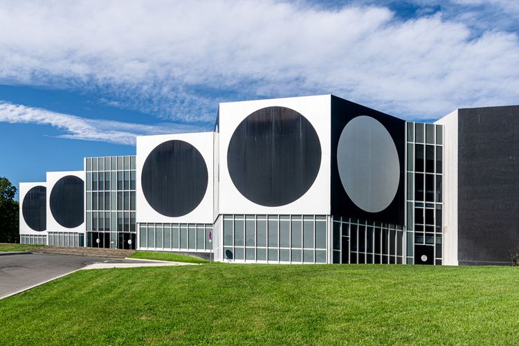 What is an architectural centre? Find out at the Vasarely Foundation!