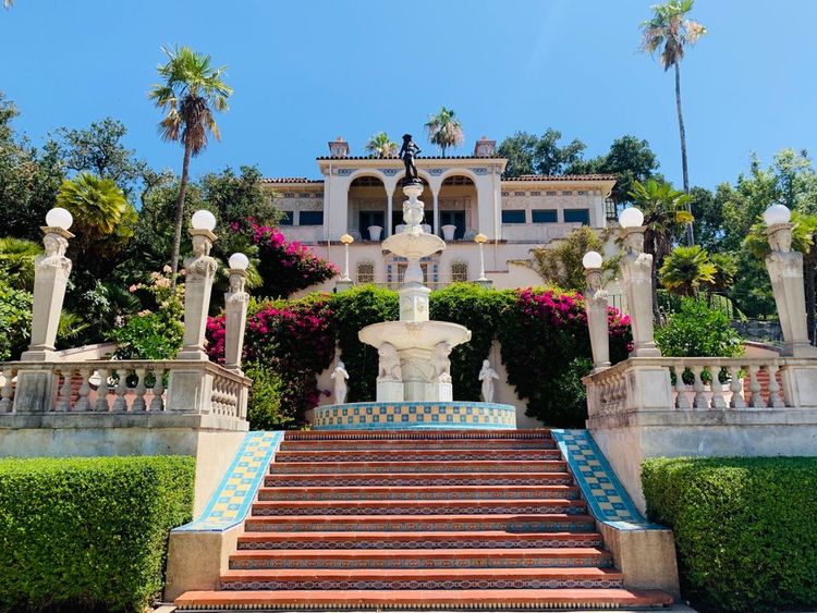 El Castillo Hearst, una extravagancia arquitectónica en la costa californiana