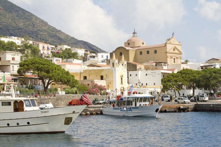 La ville de Santa Marina, à Salina.