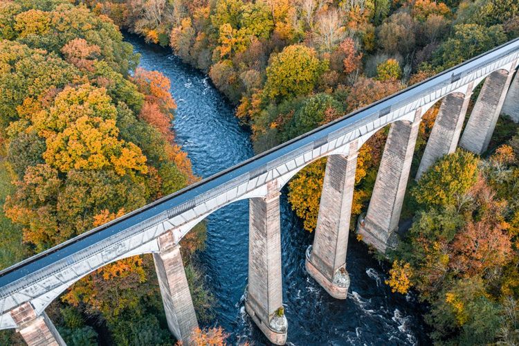 Traverse Pontcysyllte Aqueduct and Canal: A UNESCO Heritage “Stream in the Sky”