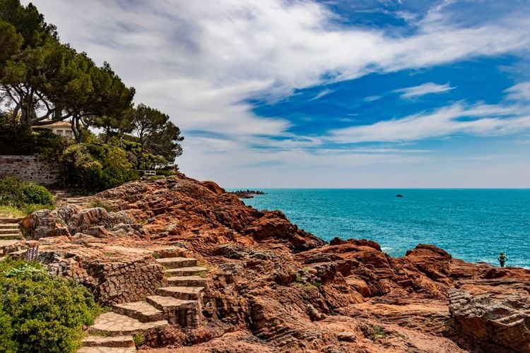 Escalier sur le rocher de Saint-Raphaël, Provence