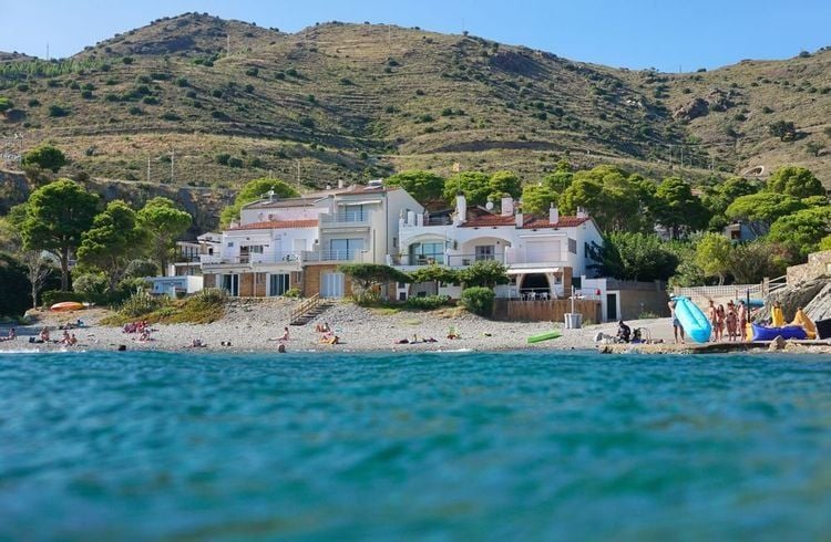 La plage de Colera. - © Damsea / Shutterstock