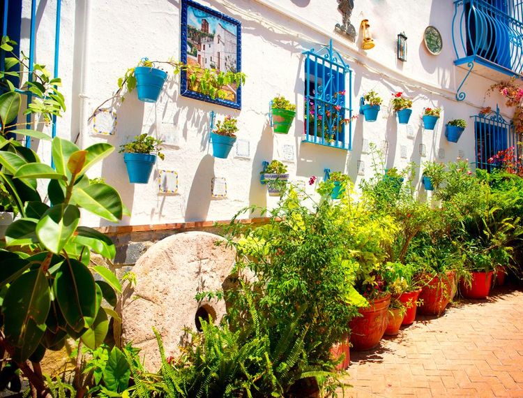 Les façade typiques des maisons de Torremolinos. Costa del Sol.