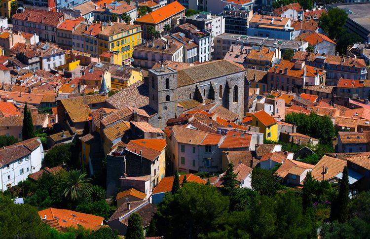 Hyères-les-Palmiers, its peninsula and islands