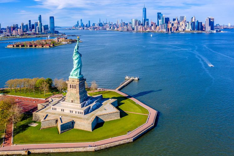Sumérjase en la historia de Estados Unidos con una visita a la Estatua de la Libertad y Ellis Island