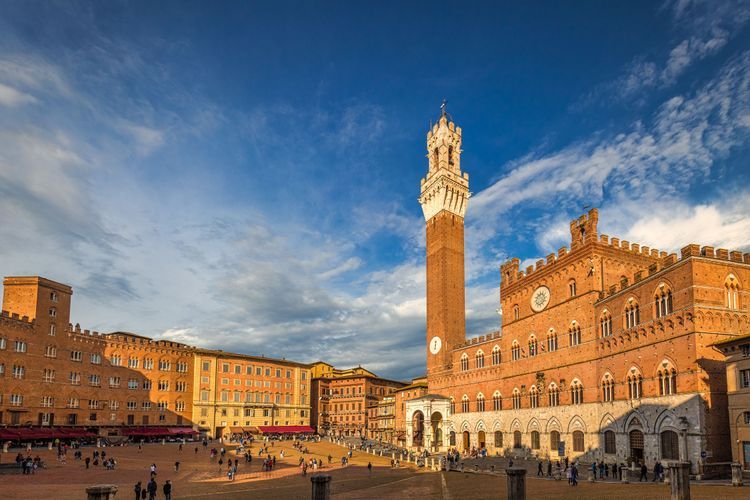 La Piazza del Campo dominée par la Torre del Mangia