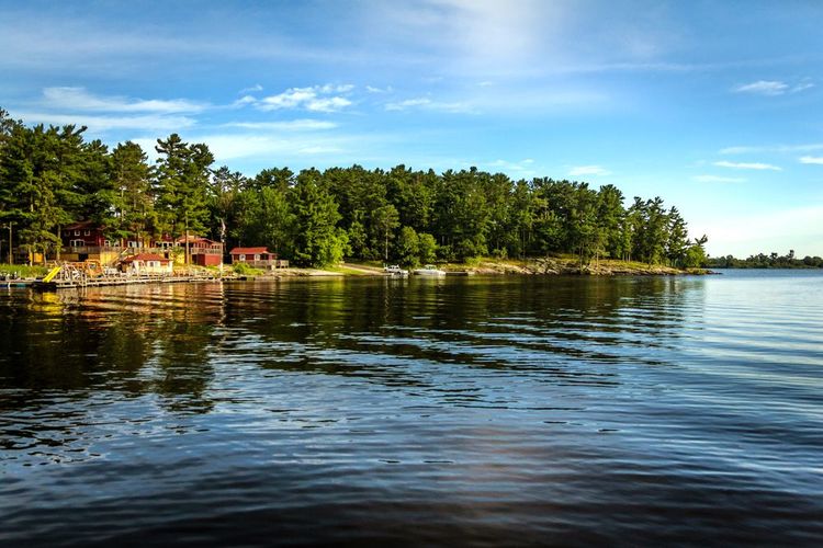 Cabanes de pêcheurs sur les rives du lac Kabetogama
