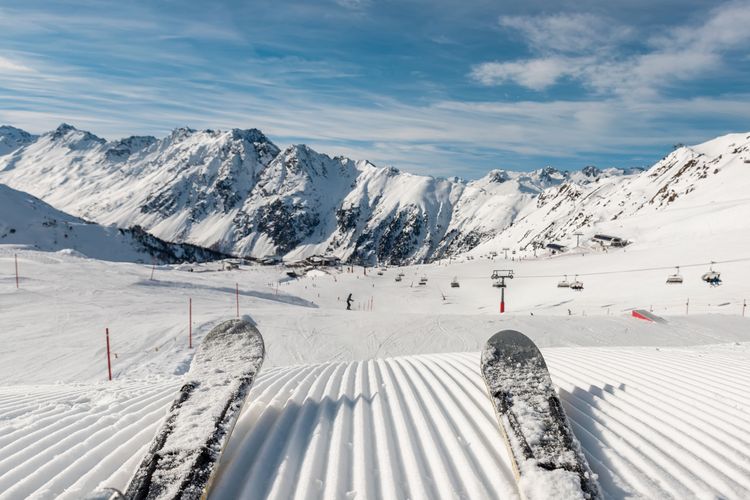 Skifahren auf makellosen Pisten dank First Tracks