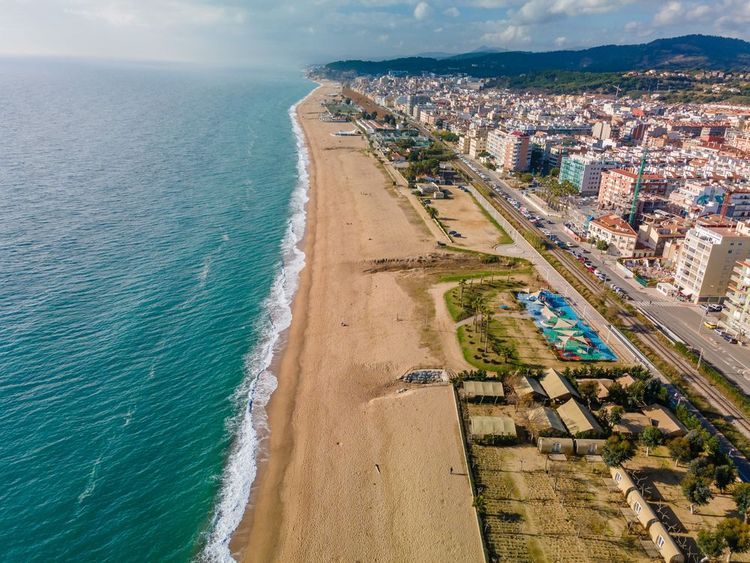 Vue aérienne de la plage de la Pineda.