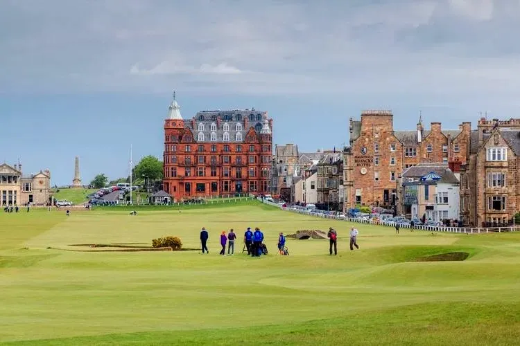 The Old Course en St Andrews, green de golf, Fife