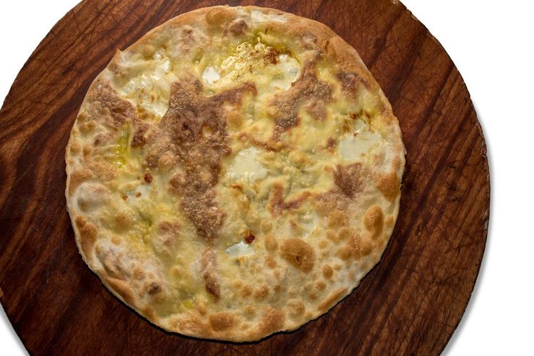 Une focaccia aux fromages.