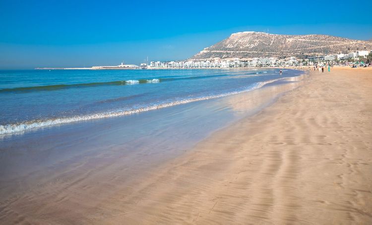 L'eau turquoise de la plage d'Agadir