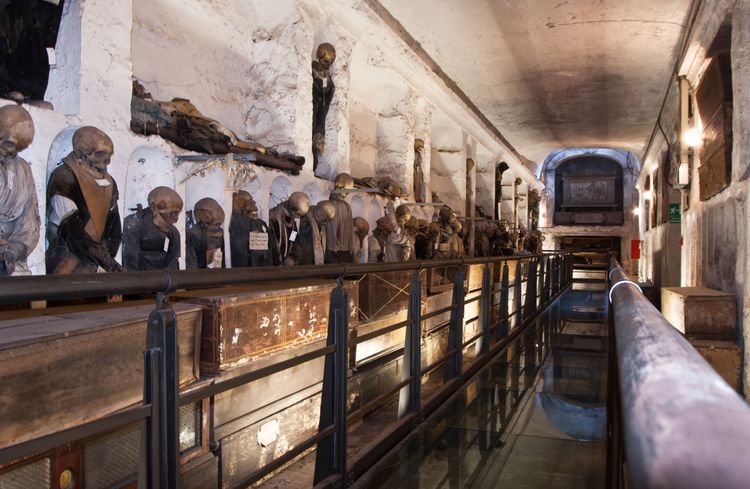 Le Catacombe dei Cappuccini: un luogo dove vivi e morti si incontrano