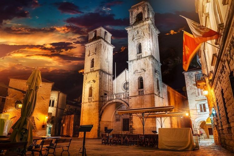 Saint-Tryphon à la nuit tombante