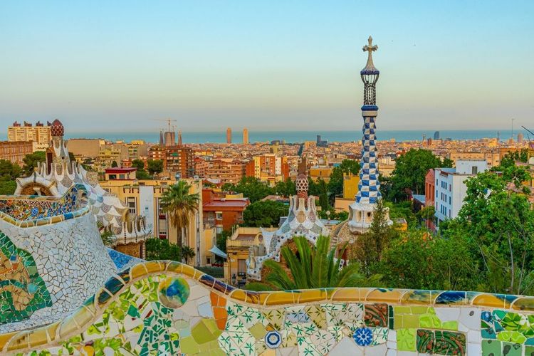 Parc Guell au coucher du soleil à Barcelone, Espagne