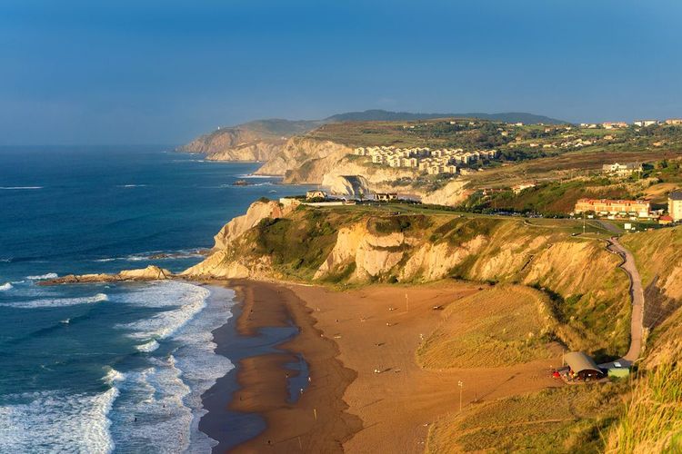 Plage de Barinatxe et les falaises de Sopelana