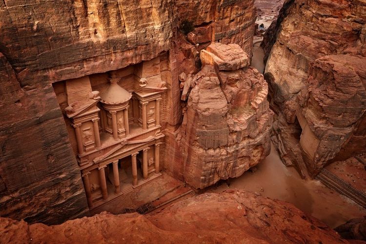 Tesoro di Al-Khazneh, sito storico in pietra a Petra