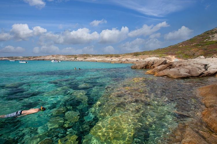 Faire du snorkeling en Corse.