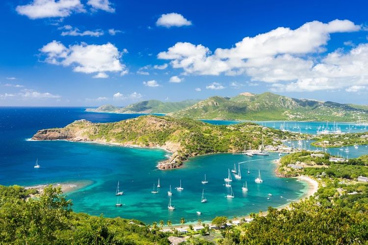 Le colline di Antigua e English Harbour