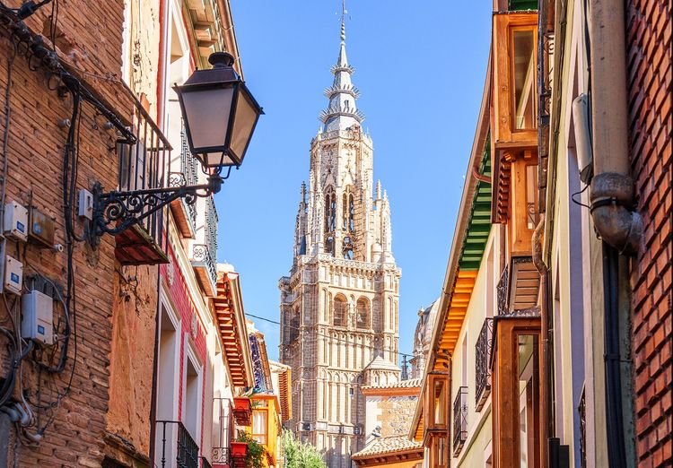 La cathédrale de Tolède vue depuis ses ruelles