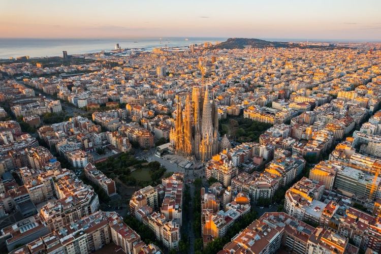 Vue aérienne de Barcelone et de la Sagrada Familia
