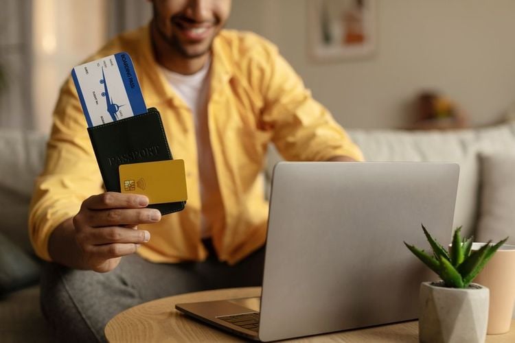 Réserver ses vacances sur internet.