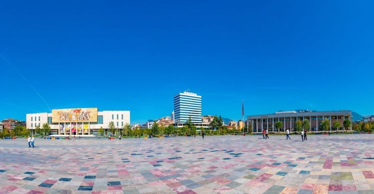 Le palais de la culture se trouve tout près du Musée National d'Histoire
