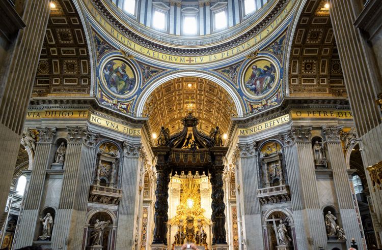 Intérieur de la basilique Saint-Pierre au Vatican