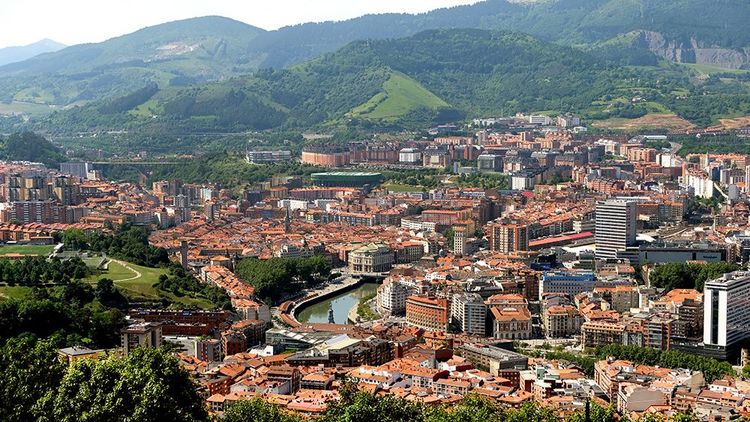 Vue plongeante sur Bilbao depuis les hauteurs du mont Artxanda