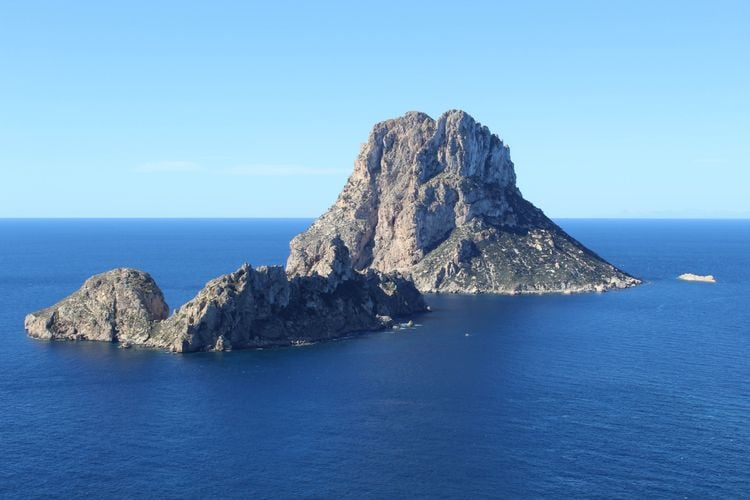 Discover the mysterious islet of Es Vedrà