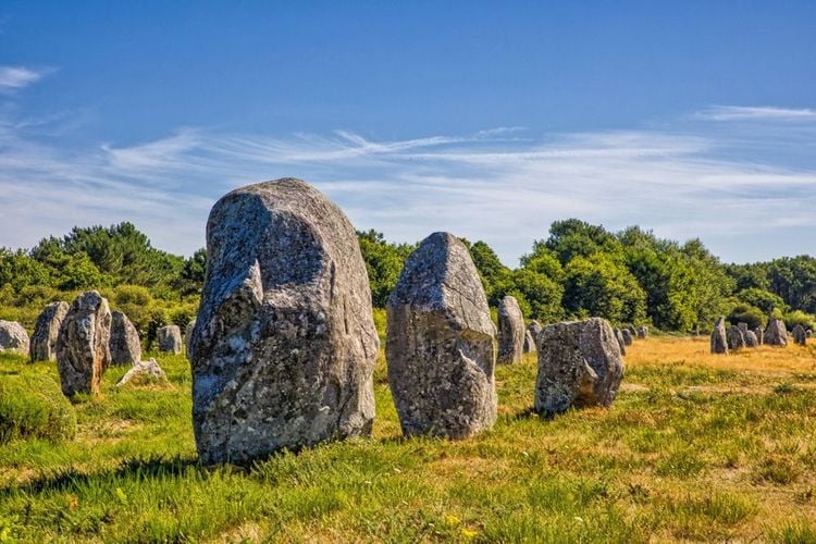 Il n’y a pas qu’en Bretagne que l’on peut voir des menhirs ! Voici les ...